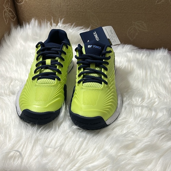 Women’s Yonex Tennis Shoes - Picture 2 of 2